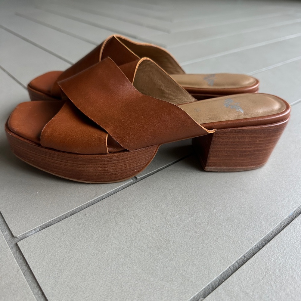 Brown Leather Women's Sandals - Picture 7 of 8